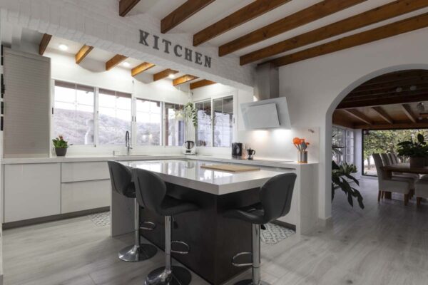 Cocina Lacada en Blanco Tiradores Minimalistas - Madefor (1)