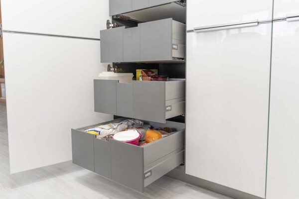 Cocina Lacada en Blanco Tiradores Minimalistas - Madefor (15)