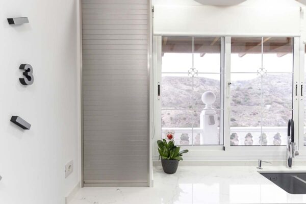 Cocina Lacada en Blanco Tiradores Minimalistas - Madefor (19)