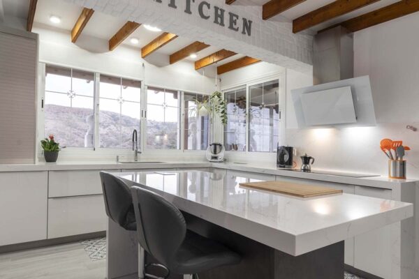 Cocina Lacada en Blanco Tiradores Minimalistas - Madefor (3)