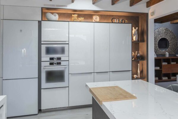 Cocina Lacada en Blanco Tiradores Minimalistas - Madefor (4)