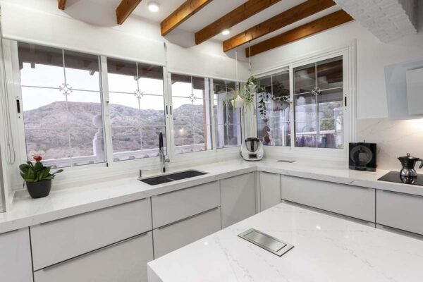 Cocina Lacada en Blanco Tiradores Minimalistas - Madefor (5)