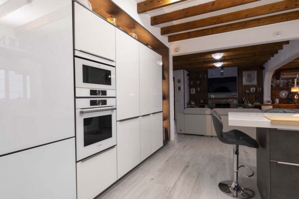 Cocina Lacada en Blanco Tiradores Minimalistas - Madefor (8)