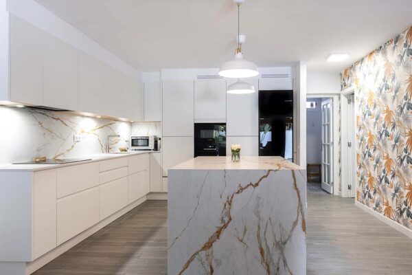 Cocina Nueva en Maspalomas Cocina en Marmol Blanco - Madefor (2)