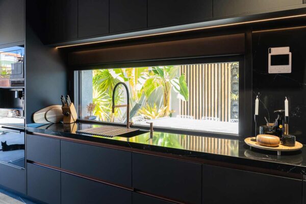 Cocina Nueva en Meloneras Encimera Compac Marquina