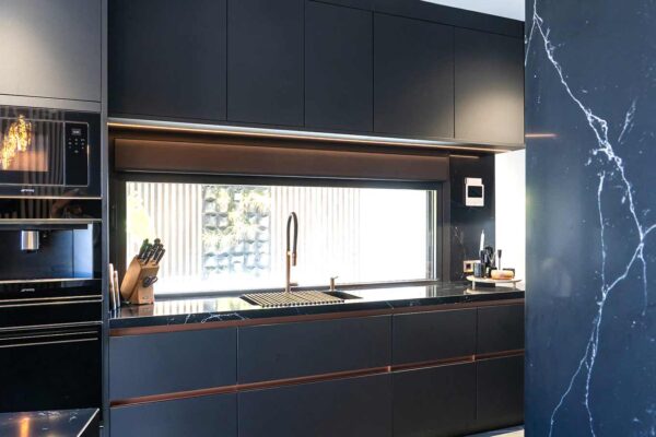 Cocina Nueva en Meloneras Encimera Compac Marquina