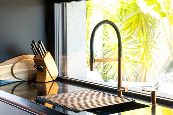 Cocina Nueva en Meloneras Encimera Compac Marquina