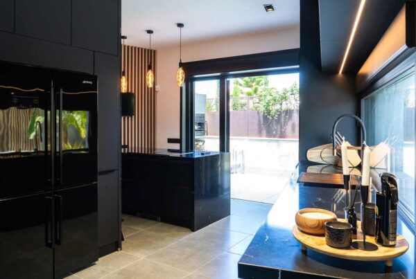 Cocina Nueva en Meloneras Encimera Compac Marquina