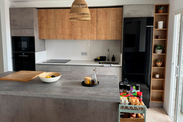 Cocina-en-Las-Palmas-abierta-a-salon-comedor-MADEFOR-1