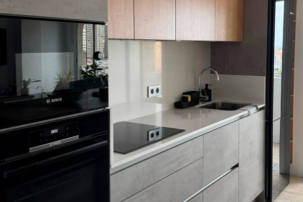 Cocina-en-Las-Palmas-abierta-a-salon-comedor-MADEFOR-3