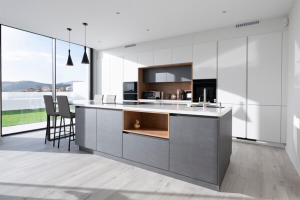 Cocina reformada por Madefor en el Barrio de Las Mesas