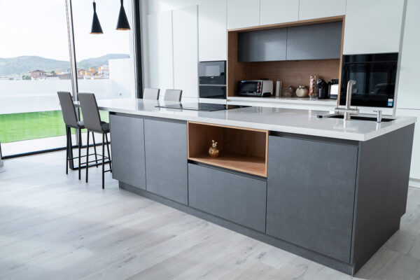 Cocina reformada por Madefor en el Barrio de Las Mesas