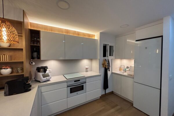 Cocina reformada en Las Canteras - Madefor