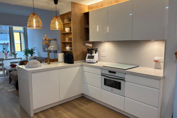 Cocina reformada en Las Canteras - Madefor